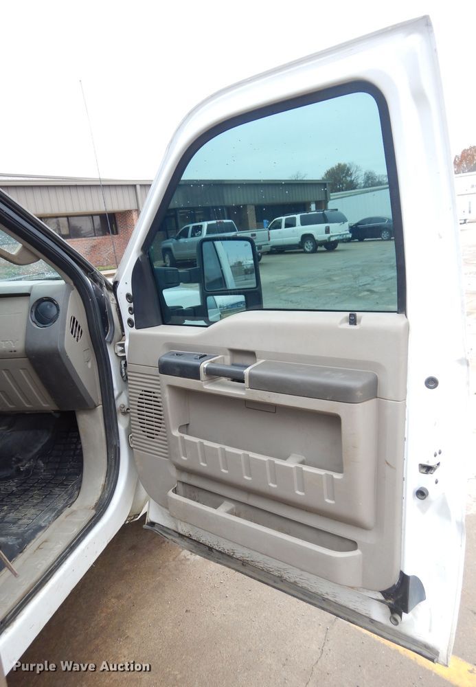 image for item GF9848 2008 Ford F350 XL Super Duty SuperCab utility bed pickup truck