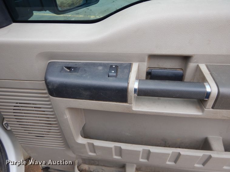 image for item GF9848 2008 Ford F350 XL Super Duty SuperCab utility bed pickup truck