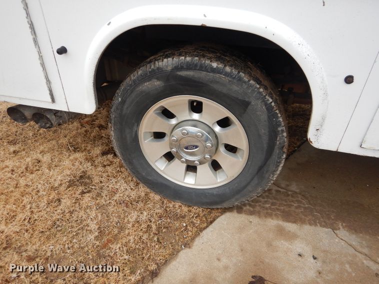 image for item GF9848 2008 Ford F350 XL Super Duty SuperCab utility bed pickup truck