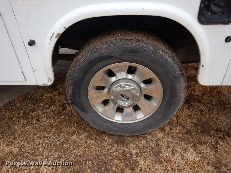 image for item GF9848 2008 Ford F350 XL Super Duty SuperCab utility bed pickup truck