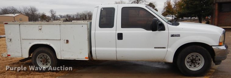 image for item GF9849 2001 Ford F250 Super Duty SuperCab utility bed pickup truck