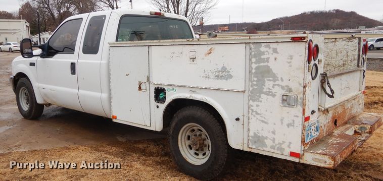 image for item GF9849 2001 Ford F250 Super Duty SuperCab utility bed pickup truck