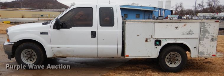 image for item GF9849 2001 Ford F250 Super Duty SuperCab utility bed pickup truck