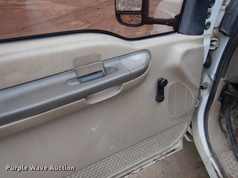 image for item GF9849 2001 Ford F250 Super Duty SuperCab utility bed pickup truck