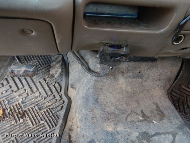 image for item GF9849 2001 Ford F250 Super Duty SuperCab utility bed pickup truck