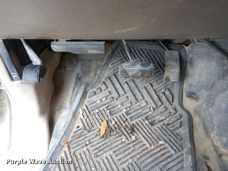 image for item GF9849 2001 Ford F250 Super Duty SuperCab utility bed pickup truck