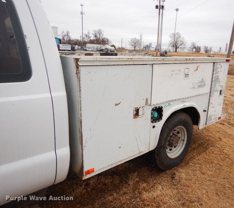 image for item GF9849 2001 Ford F250 Super Duty SuperCab utility bed pickup truck