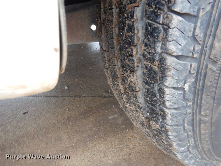 image for item GF9849 2001 Ford F250 Super Duty SuperCab utility bed pickup truck