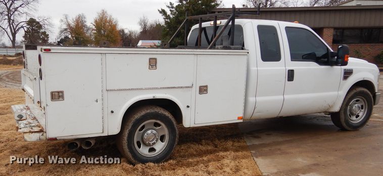 image for item GF9850 2010 Ford F350 XL Super Duty SuperCab utility bed pickup truck