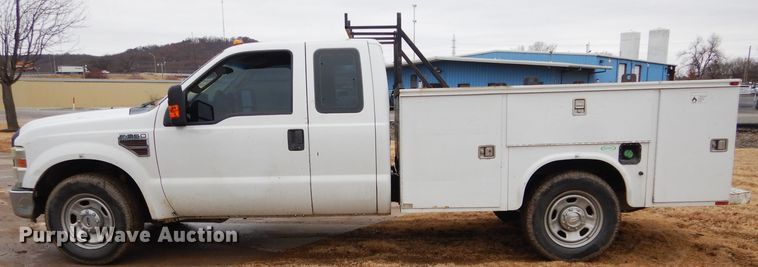 image for item GF9850 2010 Ford F350 XL Super Duty SuperCab utility bed pickup truck