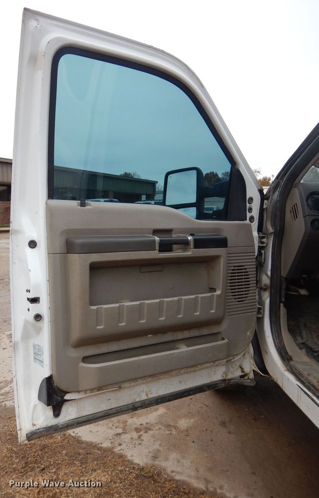 image for item GF9850 2010 Ford F350 XL Super Duty SuperCab utility bed pickup truck