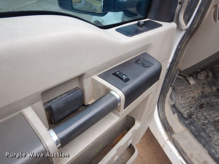 image for item GF9850 2010 Ford F350 XL Super Duty SuperCab utility bed pickup truck