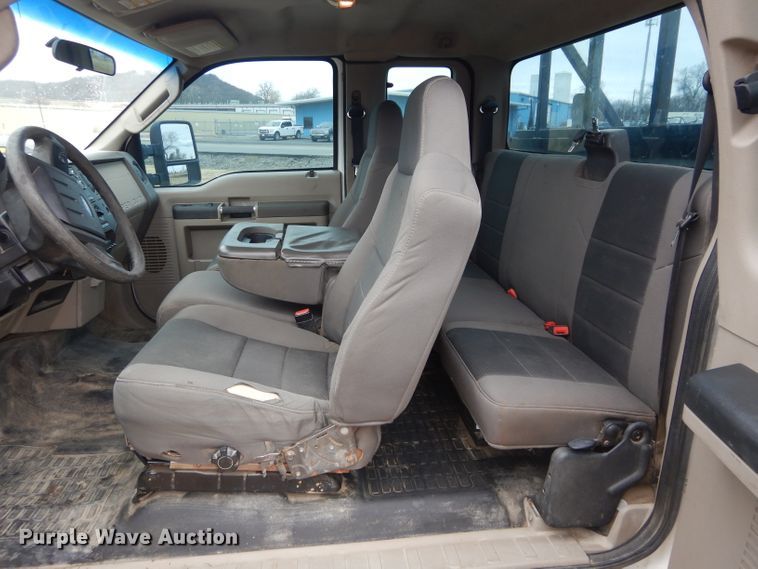 image for item GF9850 2010 Ford F350 XL Super Duty SuperCab utility bed pickup truck