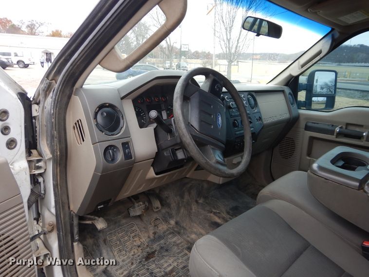 image for item GF9850 2010 Ford F350 XL Super Duty SuperCab utility bed pickup truck