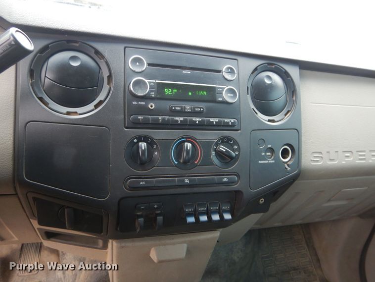 image for item GF9850 2010 Ford F350 XL Super Duty SuperCab utility bed pickup truck