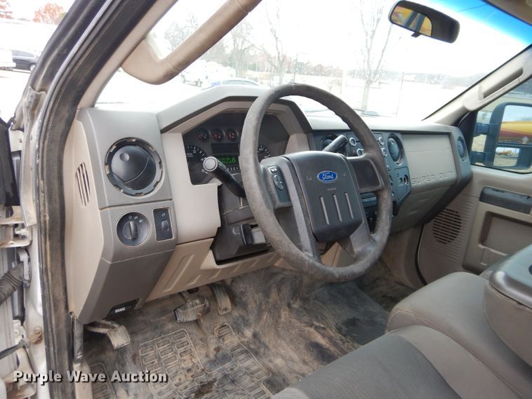 image for item GF9850 2010 Ford F350 XL Super Duty SuperCab utility bed pickup truck