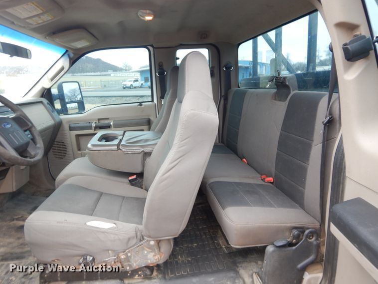 image for item GF9850 2010 Ford F350 XL Super Duty SuperCab utility bed pickup truck