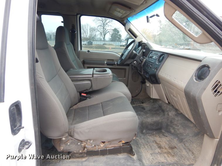 image for item GF9850 2010 Ford F350 XL Super Duty SuperCab utility bed pickup truck