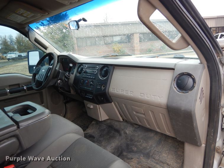 image for item GF9850 2010 Ford F350 XL Super Duty SuperCab utility bed pickup truck