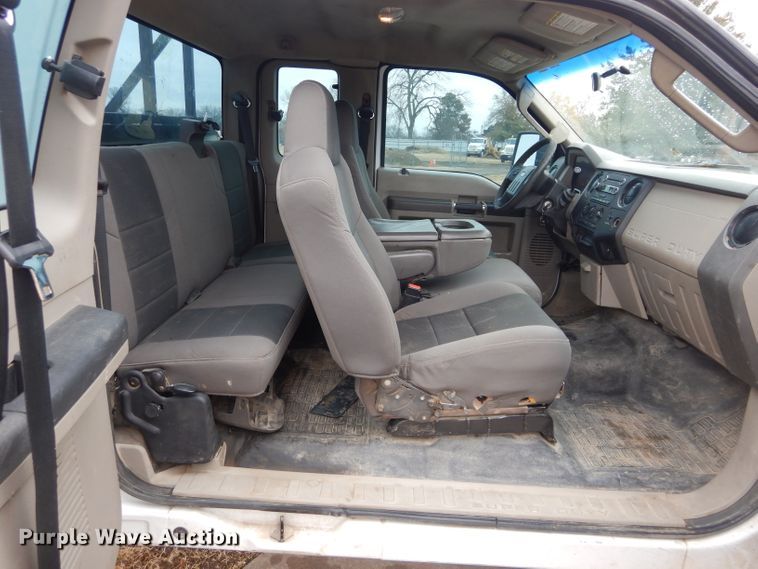 image for item GF9850 2010 Ford F350 XL Super Duty SuperCab utility bed pickup truck