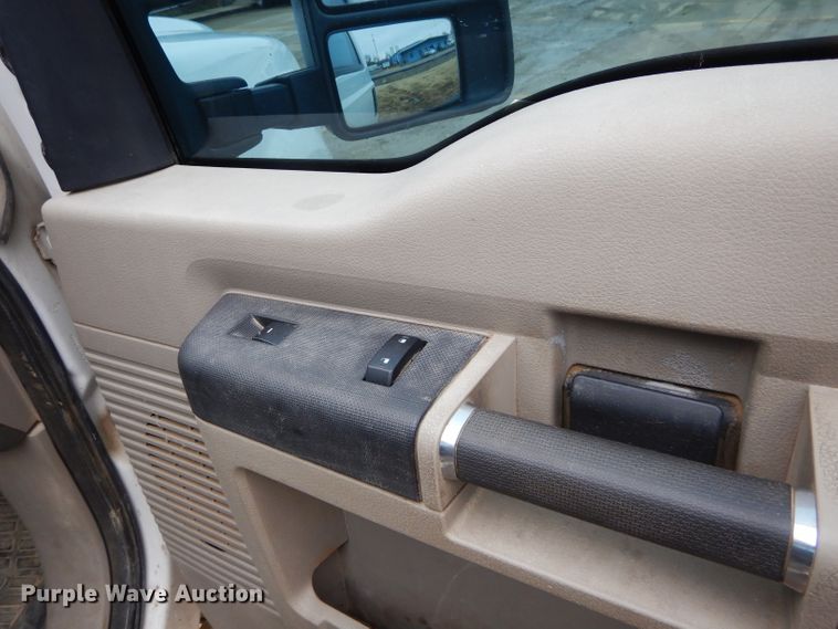 image for item GF9850 2010 Ford F350 XL Super Duty SuperCab utility bed pickup truck