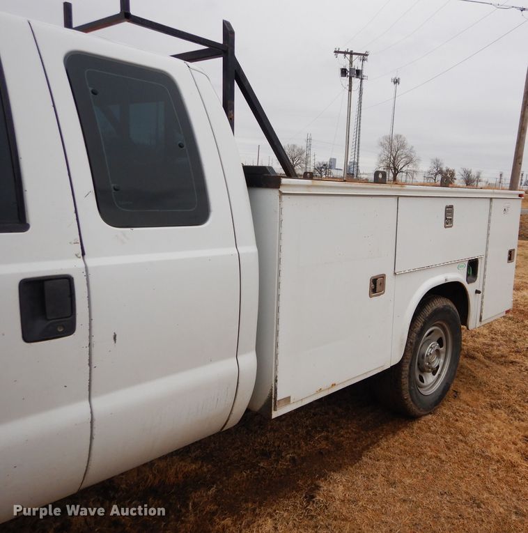 image for item GF9850 2010 Ford F350 XL Super Duty SuperCab utility bed pickup truck