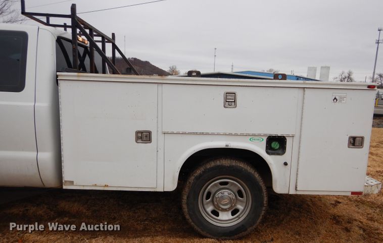 image for item GF9850 2010 Ford F350 XL Super Duty SuperCab utility bed pickup truck