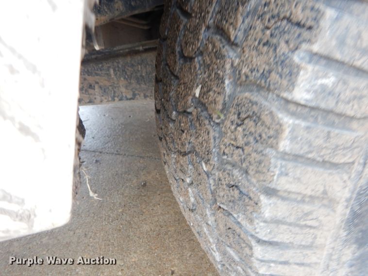 image for item GF9850 2010 Ford F350 XL Super Duty SuperCab utility bed pickup truck