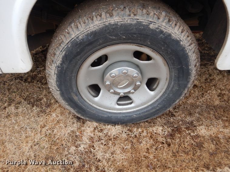 image for item GF9850 2010 Ford F350 XL Super Duty SuperCab utility bed pickup truck