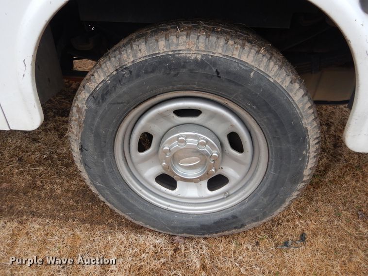 image for item GF9850 2010 Ford F350 XL Super Duty SuperCab utility bed pickup truck