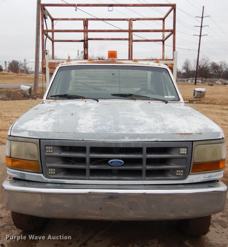 image for item GF9852 1992 Ford F350 flatbed pickup truck