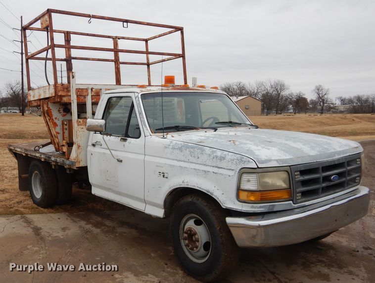 image for item GF9852 1992 Ford F350 flatbed pickup truck