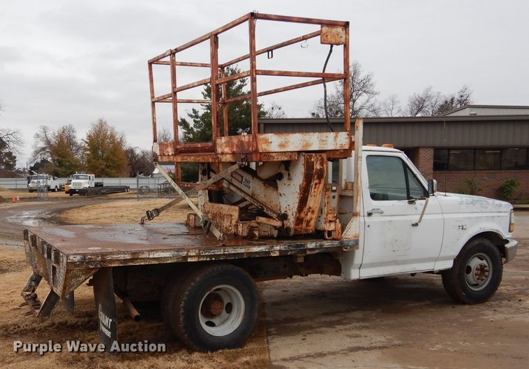 image for item GF9852 1992 Ford F350 flatbed pickup truck