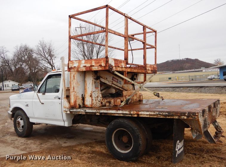 image for item GF9852 1992 Ford F350 flatbed pickup truck