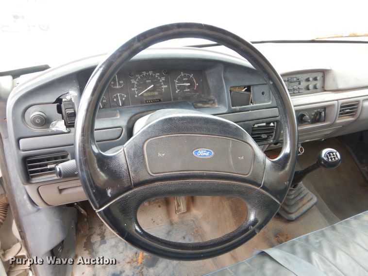 image for item GF9852 1992 Ford F350 flatbed pickup truck