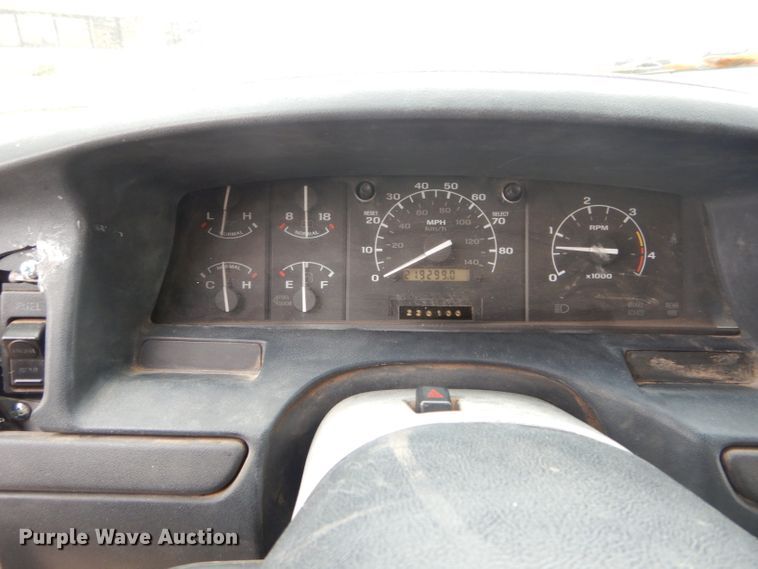 image for item GF9852 1992 Ford F350 flatbed pickup truck