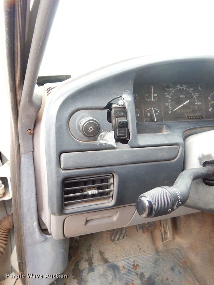 image for item GF9852 1992 Ford F350 flatbed pickup truck