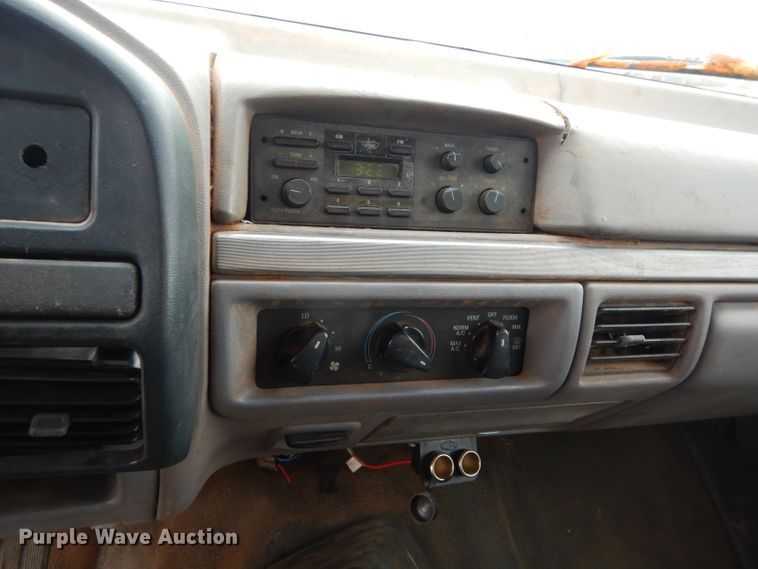 image for item GF9852 1992 Ford F350 flatbed pickup truck