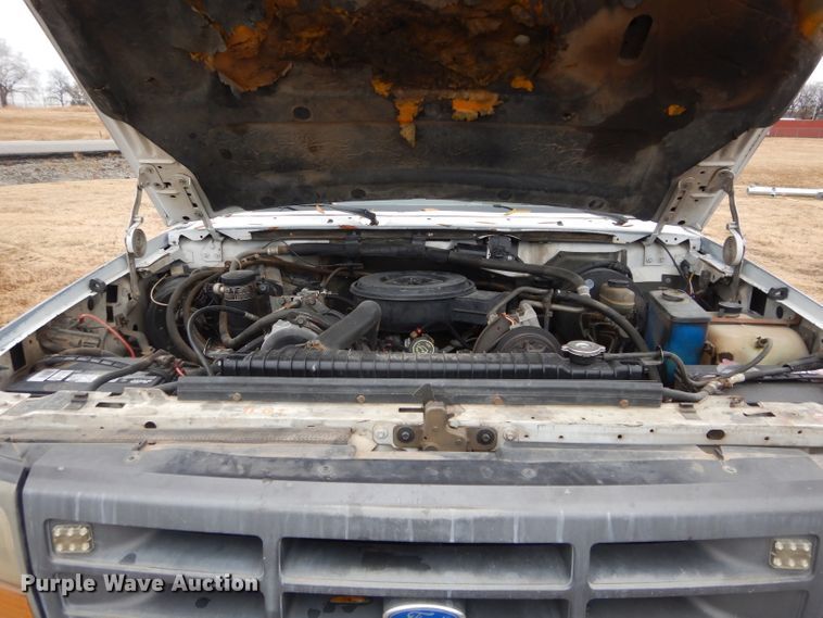 image for item GF9852 1992 Ford F350 flatbed pickup truck