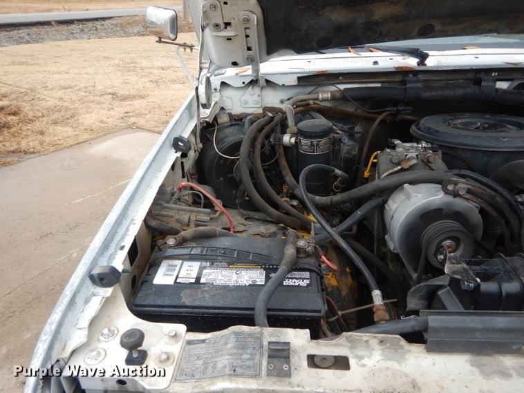 image for item GF9852 1992 Ford F350 flatbed pickup truck