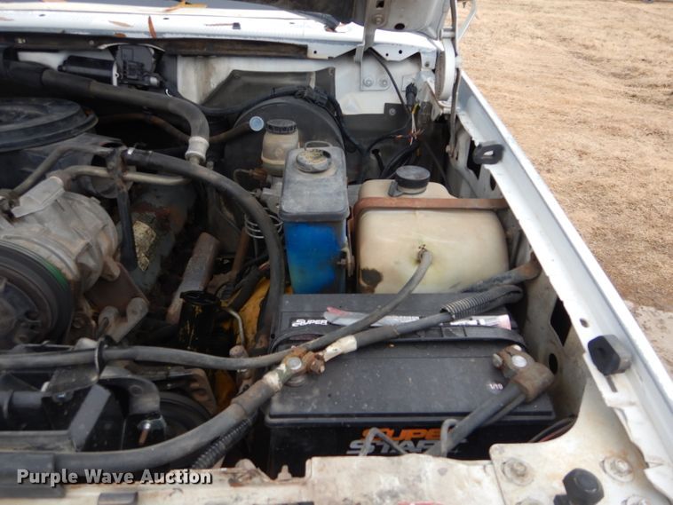 image for item GF9852 1992 Ford F350 flatbed pickup truck