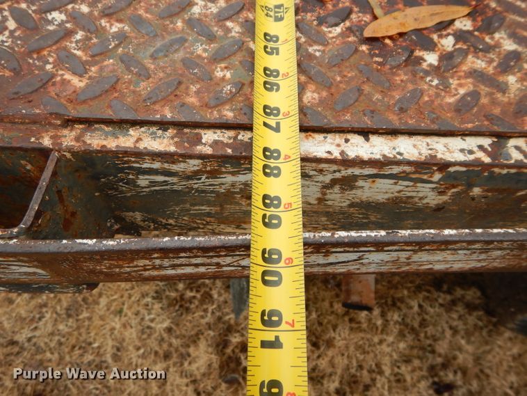 image for item GF9852 1992 Ford F350 flatbed pickup truck