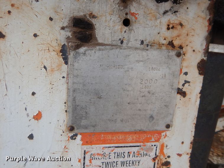 image for item GF9852 1992 Ford F350 flatbed pickup truck