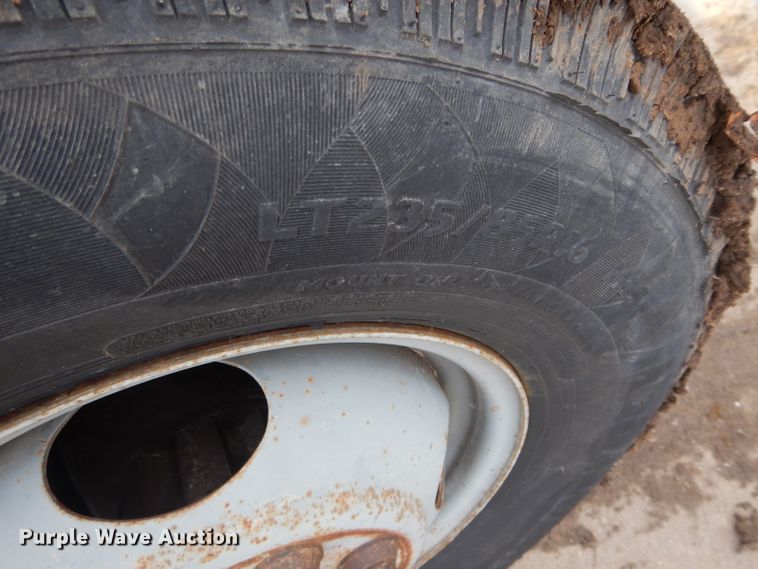 image for item GF9852 1992 Ford F350 flatbed pickup truck