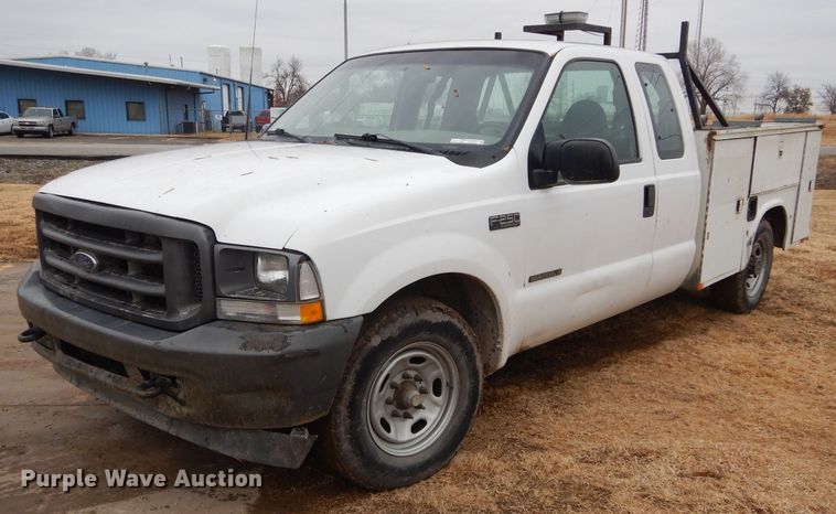 image for item GF9853 2003 Ford F250 Super Duty SuperCab utility bed pickup truck