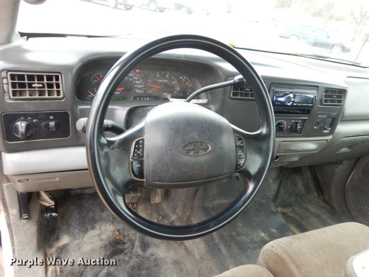 image for item GF9853 2003 Ford F250 Super Duty SuperCab utility bed pickup truck