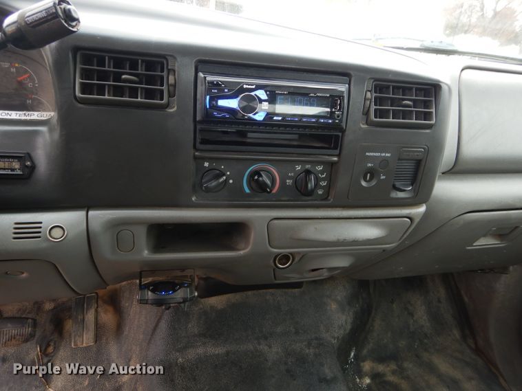 image for item GF9853 2003 Ford F250 Super Duty SuperCab utility bed pickup truck