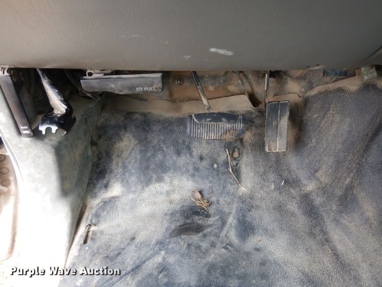 image for item GF9853 2003 Ford F250 Super Duty SuperCab utility bed pickup truck