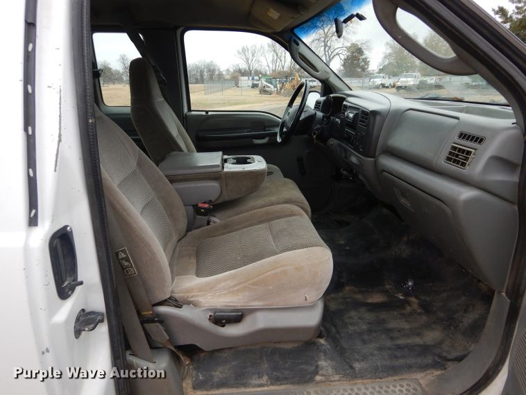 image for item GF9853 2003 Ford F250 Super Duty SuperCab utility bed pickup truck