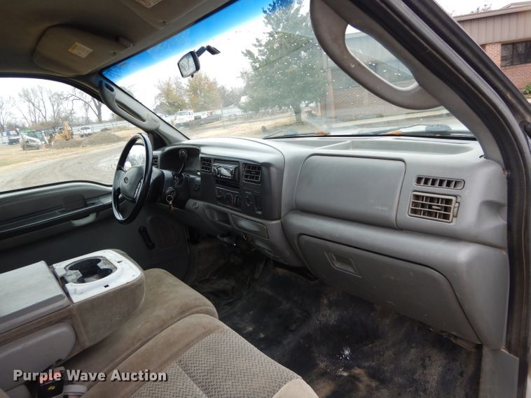 image for item GF9853 2003 Ford F250 Super Duty SuperCab utility bed pickup truck